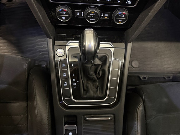 Volkswagen Passat 13 of 15