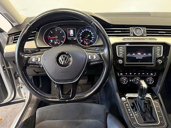 Volkswagen Passat 14 of 15