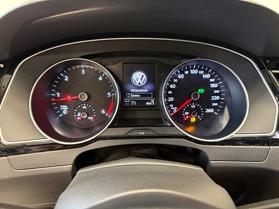 Volkswagen Passat 10 of 15