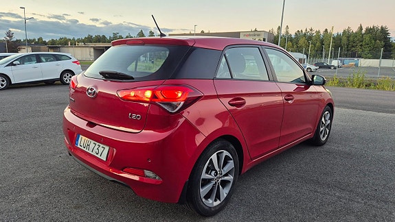 Hyundai i20 3 of 12