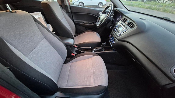 Hyundai i20 8 of 12