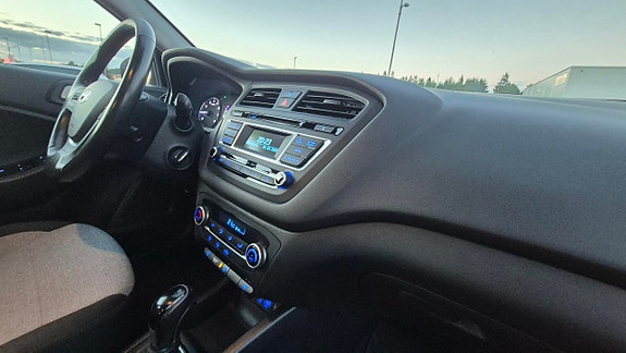 Hyundai i20 10 of 12