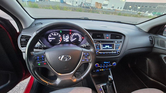 Hyundai i20 7 of 12