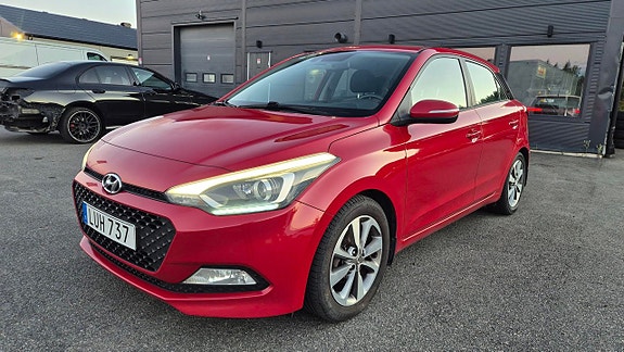 Hyundai i20 2 of 12