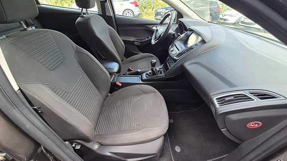 Ford Focus 7 of 8