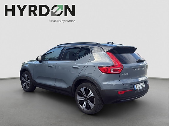 Volvo XC40 4 of 16