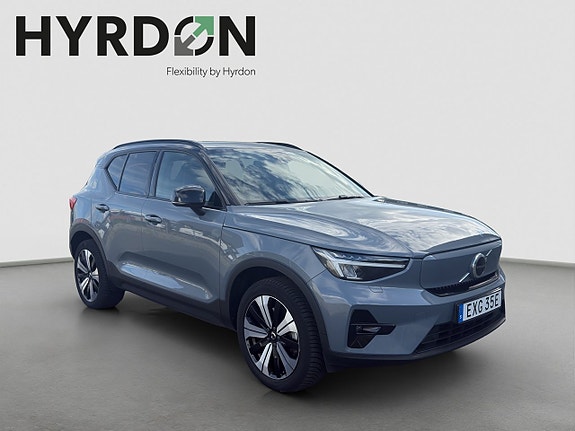 Volvo XC40 3 of 16