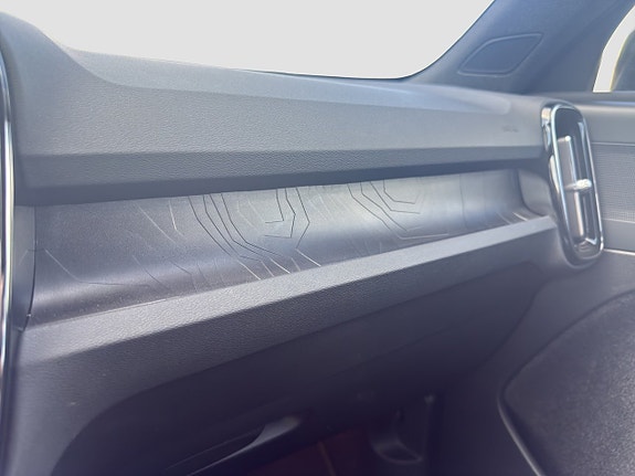 Volvo XC40 14 of 16