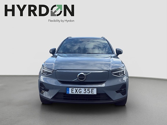 Volvo XC40 2 of 16