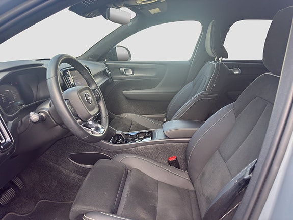 Volvo XC40 9 of 16
