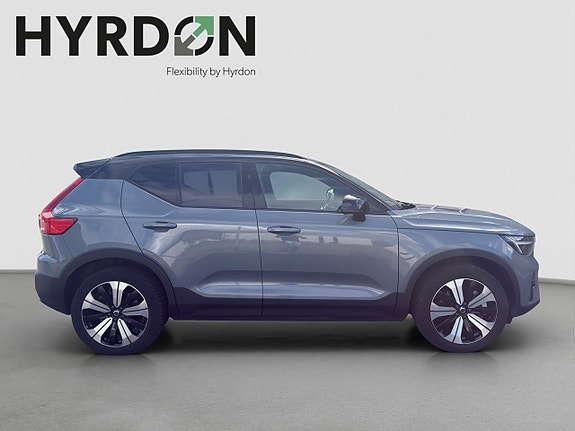 Volvo XC40 8 of 16