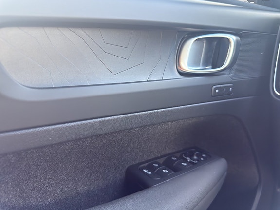 Volvo XC40 15 of 16