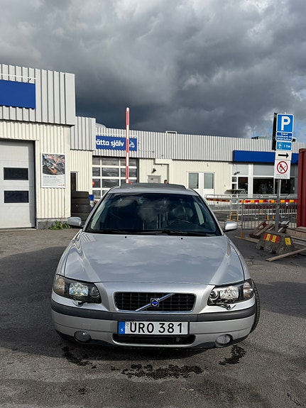 Volvo S60 2 of 6