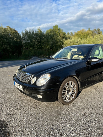 Mercedes-Benz E200 3 of 20