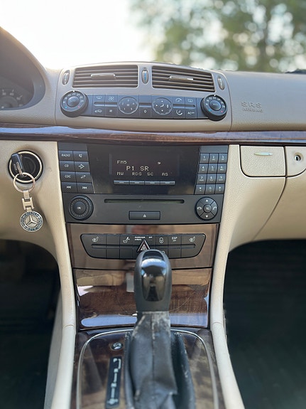 Mercedes-Benz E200 13 of 20