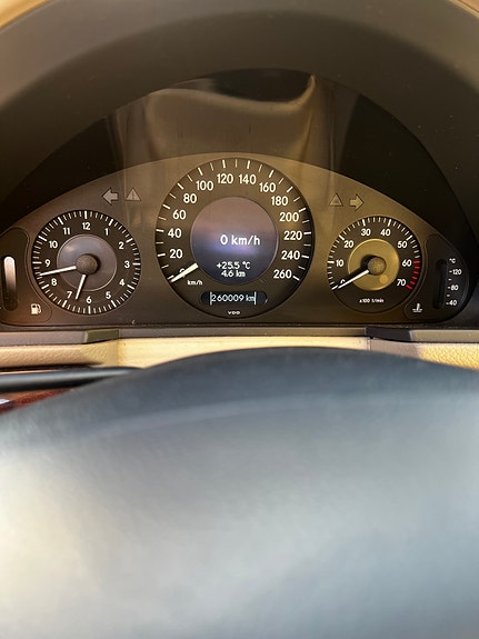 Mercedes-Benz E200 15 of 20