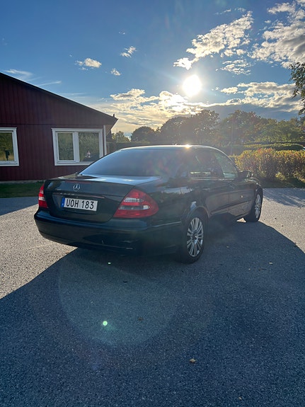 Mercedes-Benz E200 7 of 20