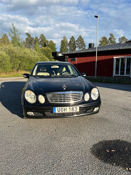Mercedes-Benz E200 2 of 20