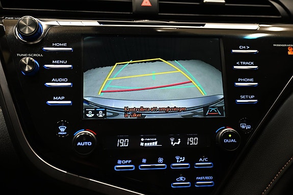 Toyota Camry 19 of 30