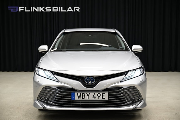 Toyota Camry 11 of 30