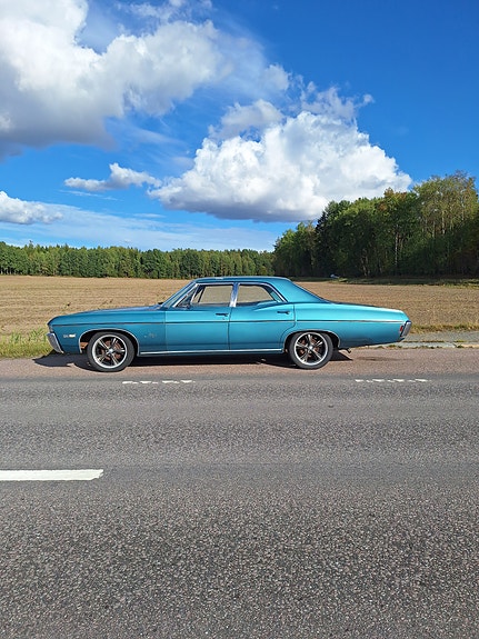 Chevrolet Impala 4 of 10