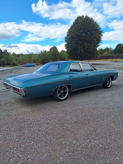 Chevrolet Impala 2 of 10