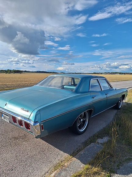 Chevrolet Impala 3 of 10
