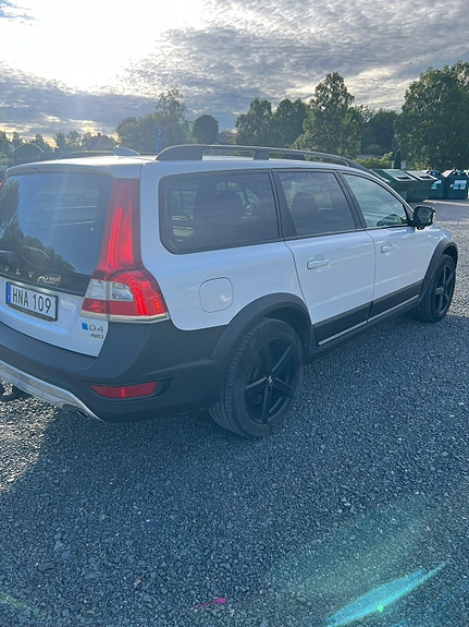 Volvo XC70 2 of 8