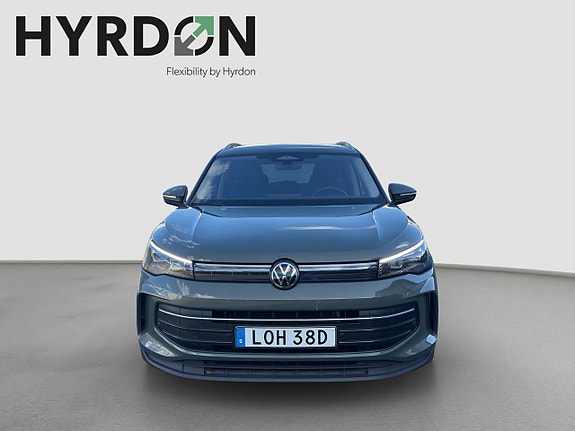 Volkswagen Tiguan 2 of 15