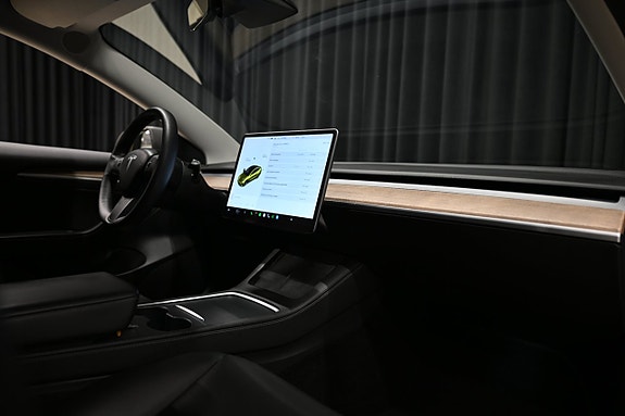 Tesla Model 3 22 of 30