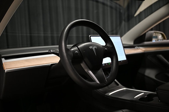 Tesla Model 3 21 of 30