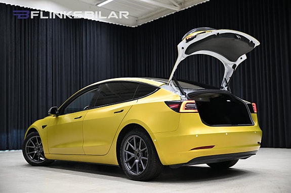 Tesla Model 3 4 of 30