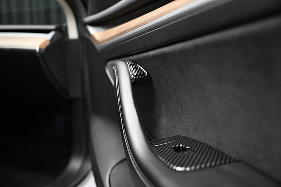 Tesla Model 3 24 of 30
