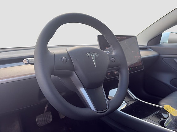 Tesla Model 3 15 of 21