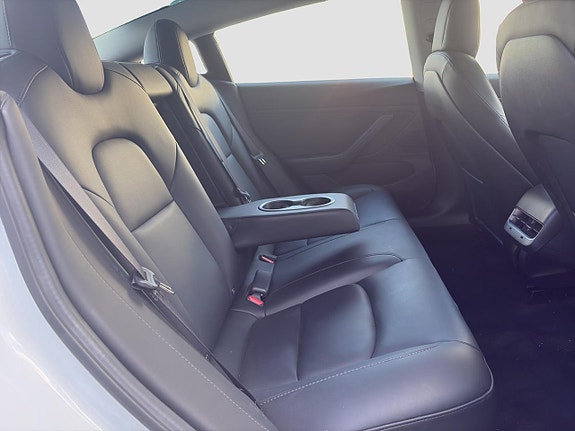 Tesla Model 3 11 of 21