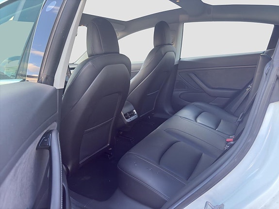 Tesla Model 3 10 of 21