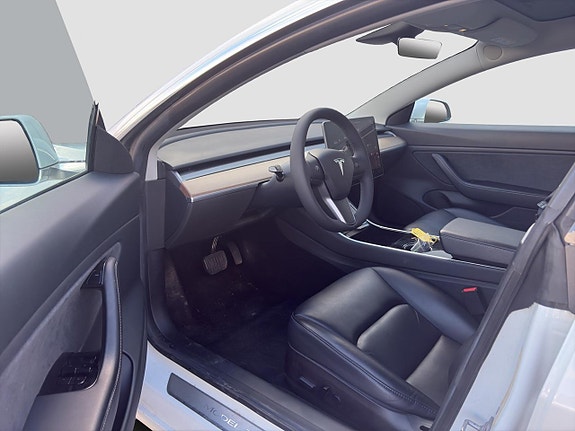 Tesla Model 3 9 of 21