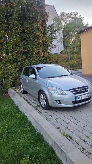 Kia Ceed 2 of 6