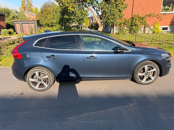 Volvo V40 2 of 10