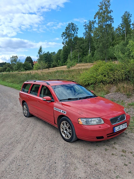Volvo V70 2 of 8