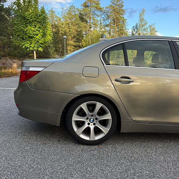 BMW 520i 16 of 30
