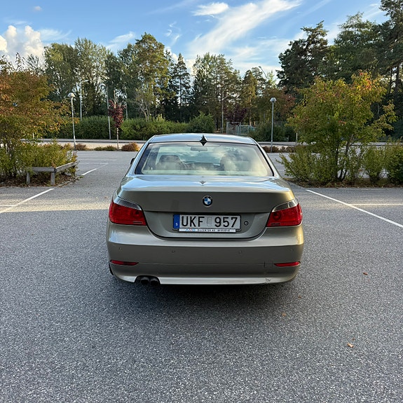BMW 520i 11 of 30