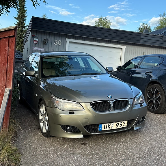 BMW 520i 3 of 30