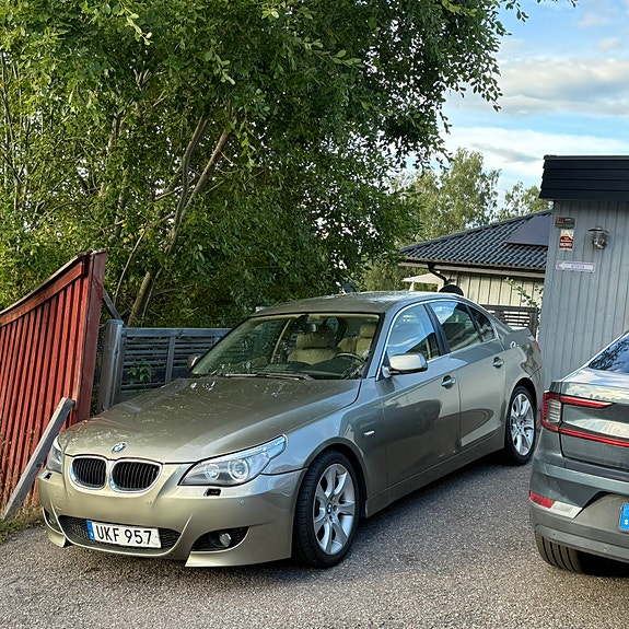 BMW 520i 4 of 30
