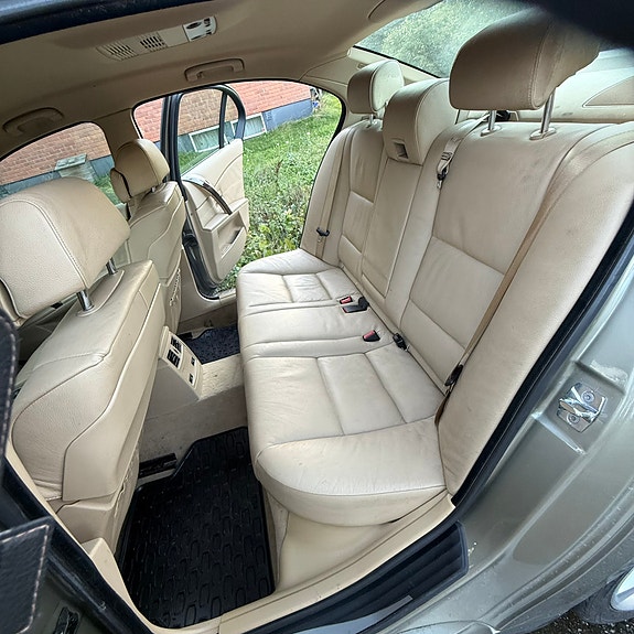 BMW 520i 29 of 30