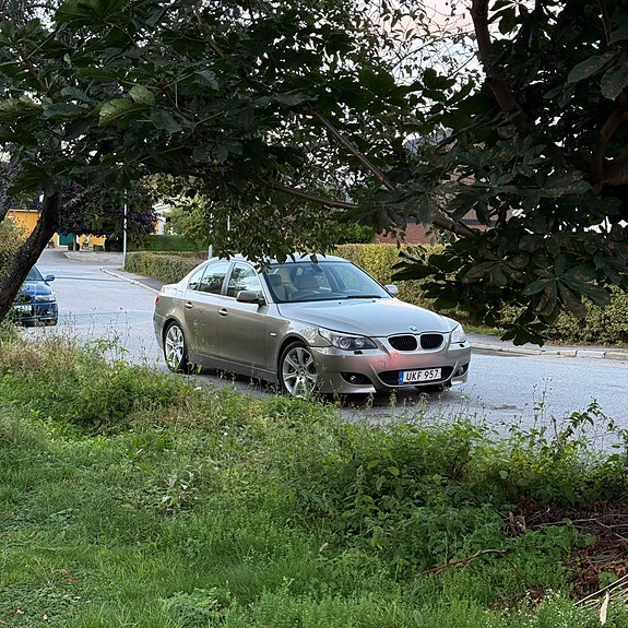 BMW 520i 2 of 30