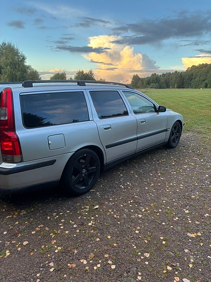 Volvo V70 3 of 13