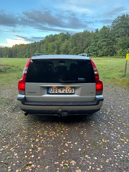 Volvo V70 2 of 13
