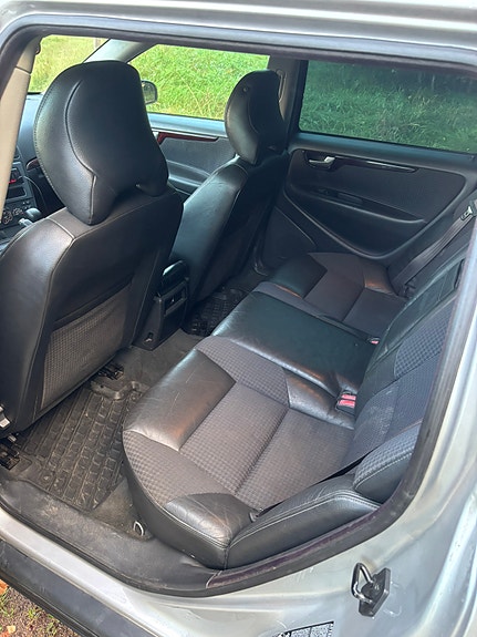 Volvo V70 6 of 13