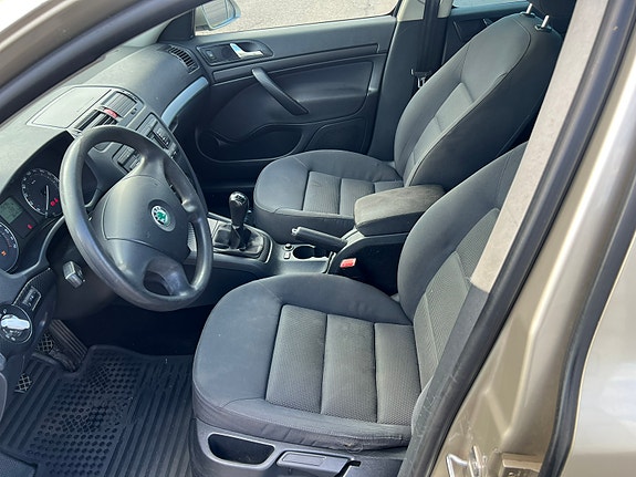 Skoda Octavia 4 of 8